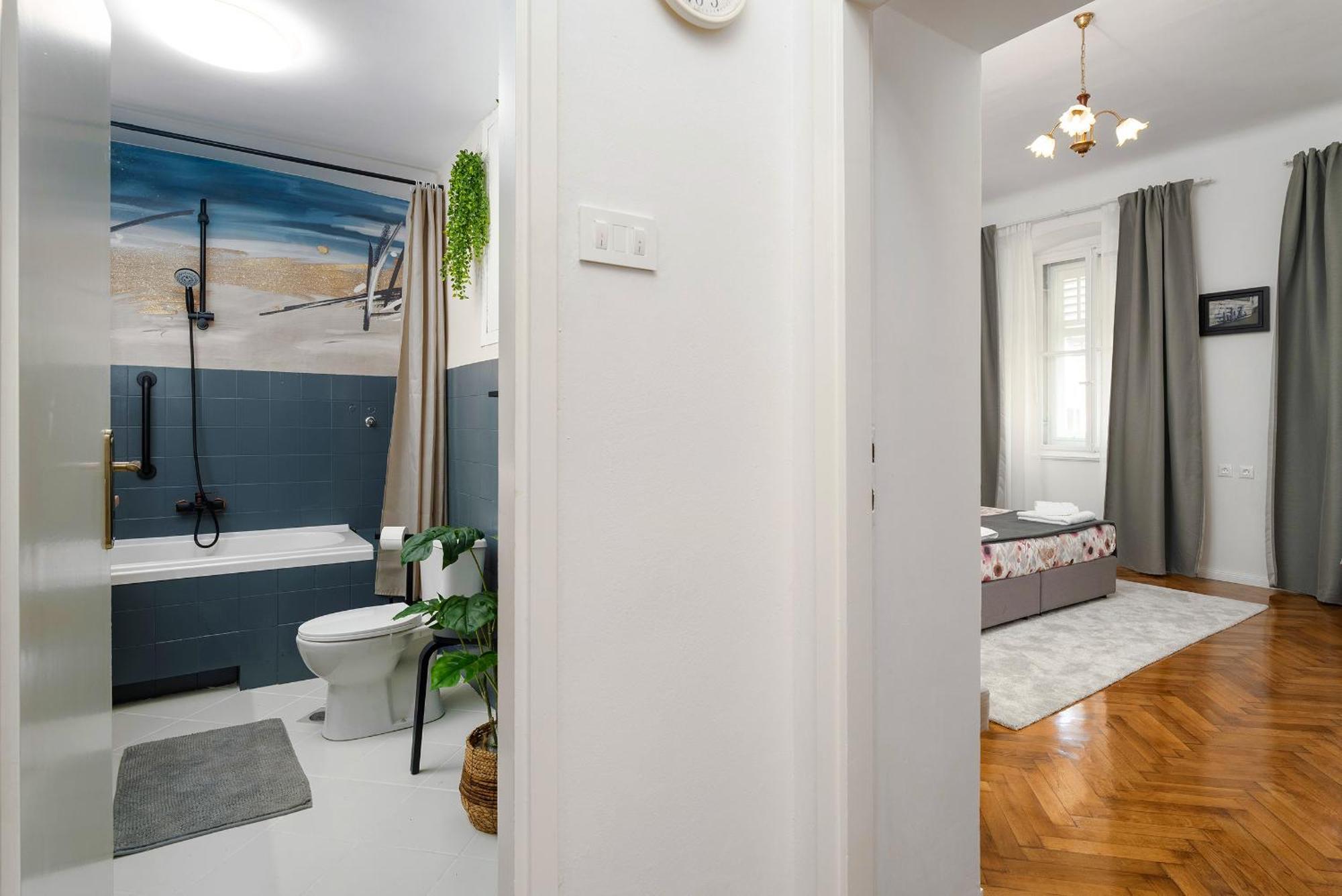 Romeo And Juliet Apartment With Balcony And Sea View Poreč Eksteriør bilde