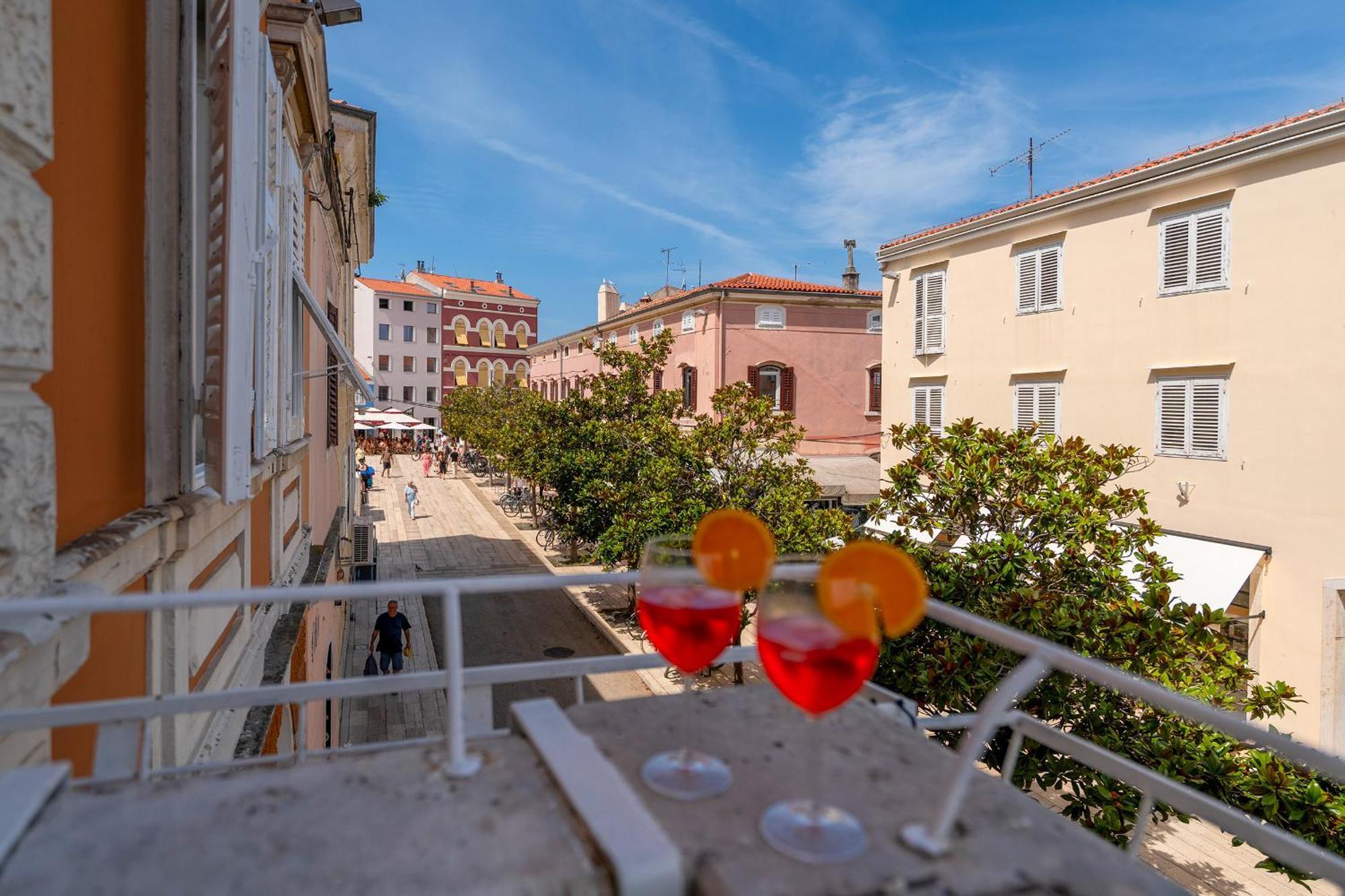 Romeo And Juliet Apartment With Balcony And Sea View Poreč Eksteriør bilde