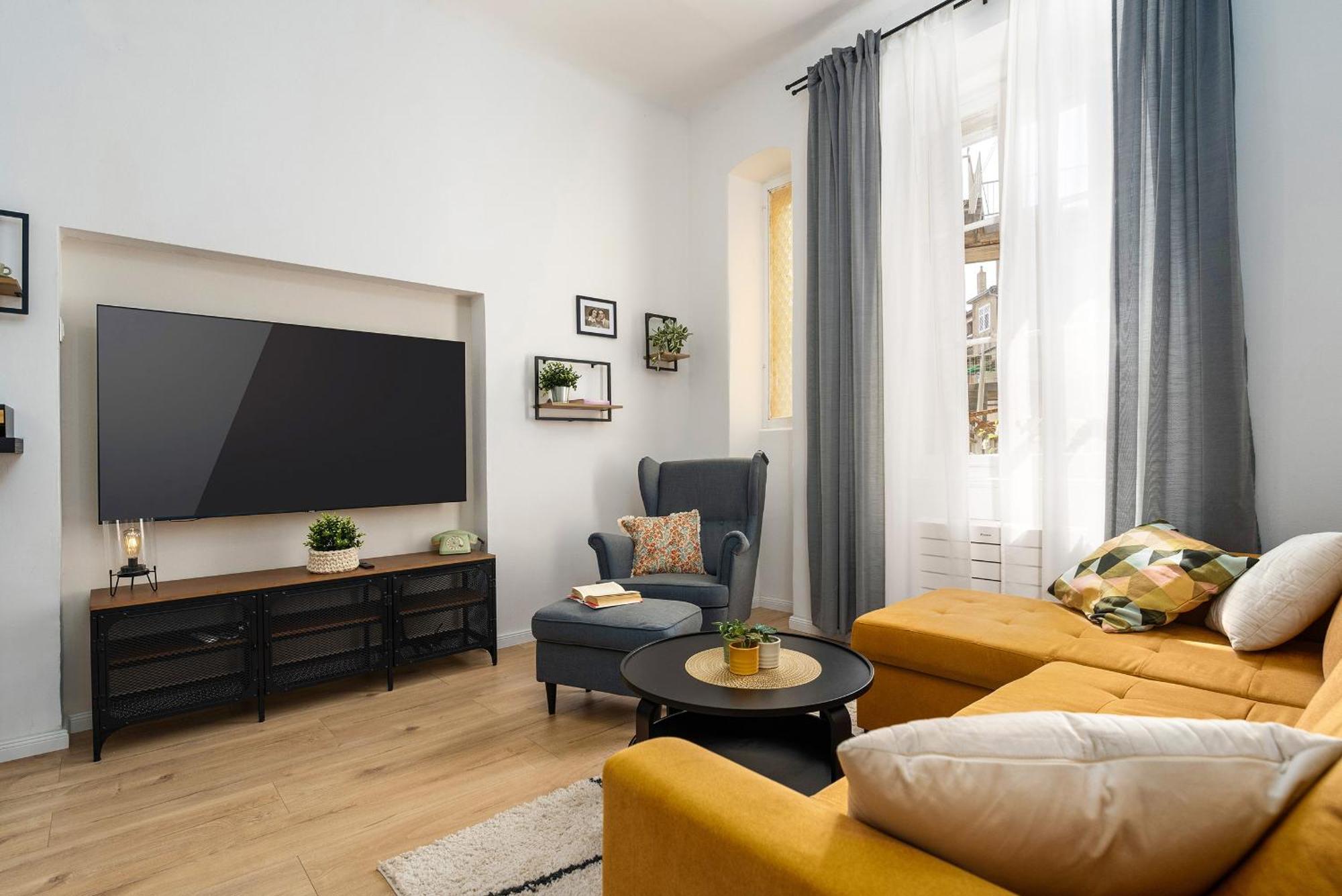 Romeo And Juliet Apartment With Balcony And Sea View Poreč Eksteriør bilde